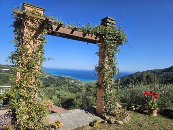 casa indipendente in vendita a Ventimiglia in zona Sealza
