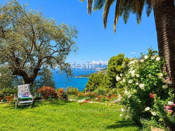 casa indipendente in vendita a Ventimiglia in zona Latte