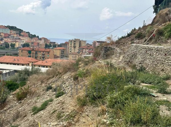 locale di sgombero in vendita a Ventimiglia