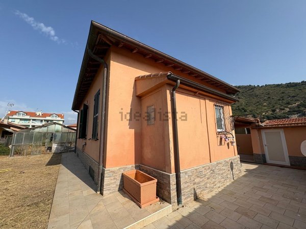 casa indipendente in vendita a Ventimiglia