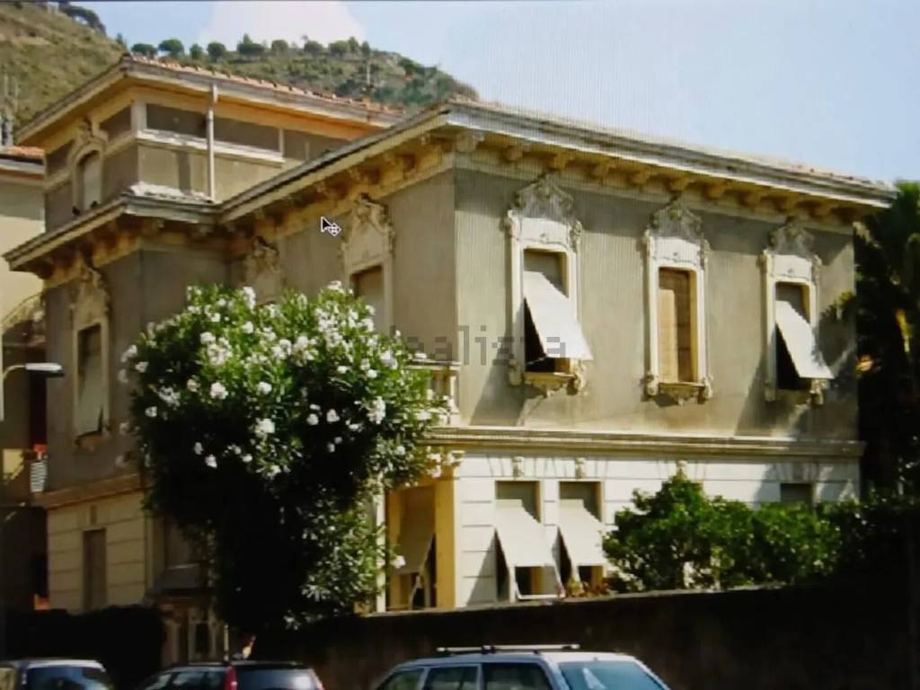 casa indipendente in vendita a Ventimiglia