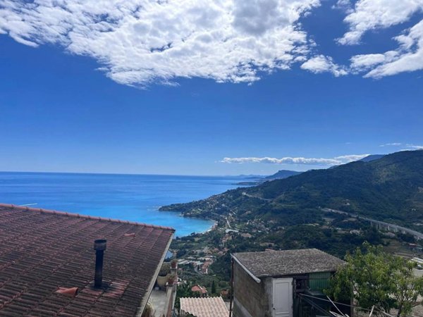 casa indipendente in vendita a Ventimiglia