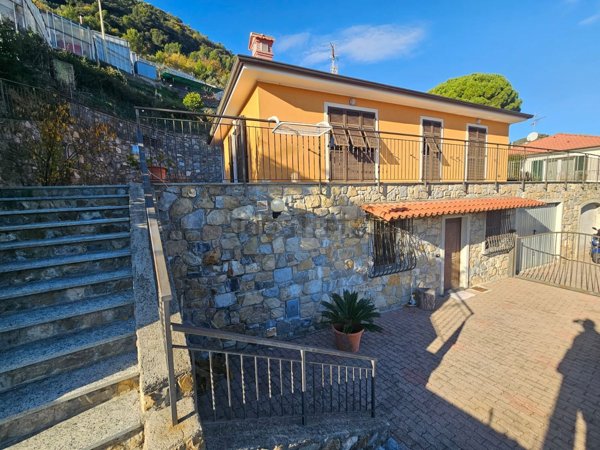 casa indipendente in vendita a Ventimiglia