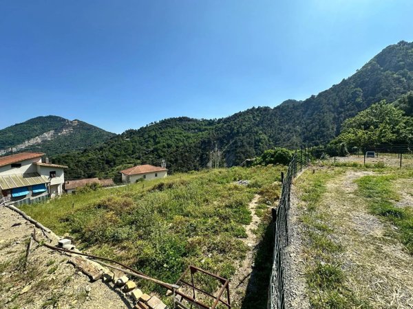 locale di sgombero in vendita a Ventimiglia in zona Villatella