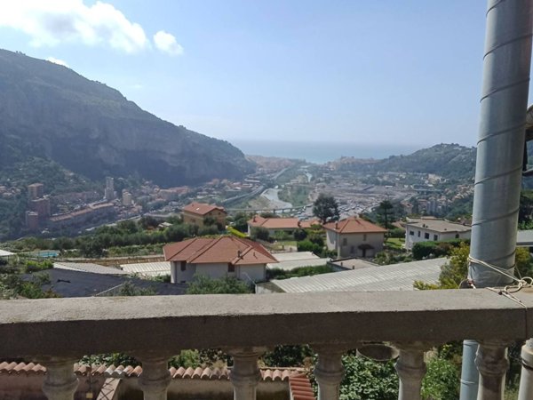 appartamento in vendita a Ventimiglia in zona Seglia / San Bernardo