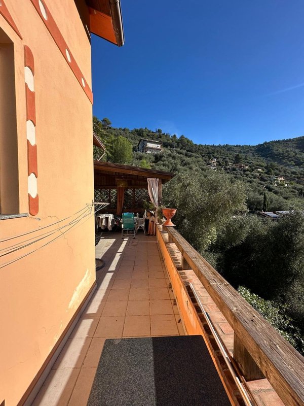 casa indipendente in vendita a Ventimiglia in zona Verrandi