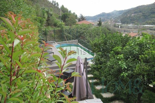 casa indipendente in vendita a Ventimiglia in zona Porra