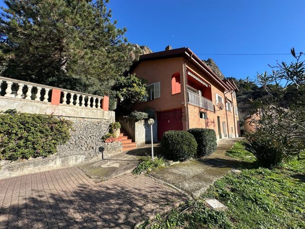 casa indipendente in vendita a Ventimiglia in zona Porra