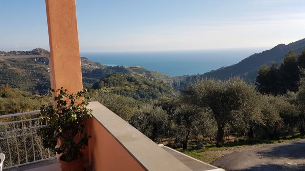 casa indipendente in vendita a Ventimiglia in zona Calandri