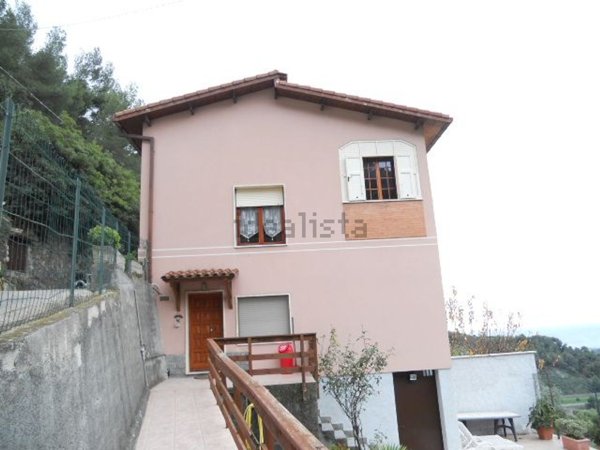 casa indipendente in vendita a Ventimiglia in zona Calandri