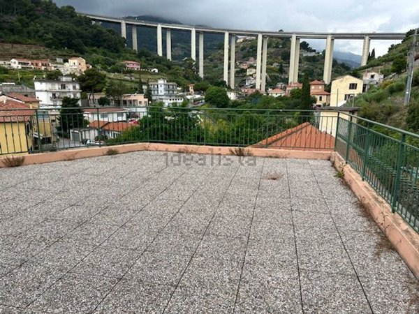 casa indipendente in vendita a Ventimiglia in zona Latte