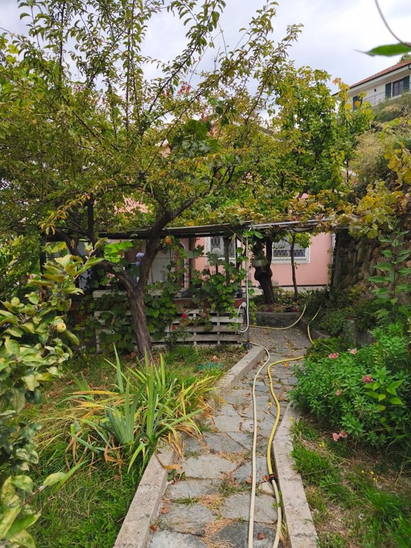 casa indipendente in vendita a Ventimiglia in zona Porra