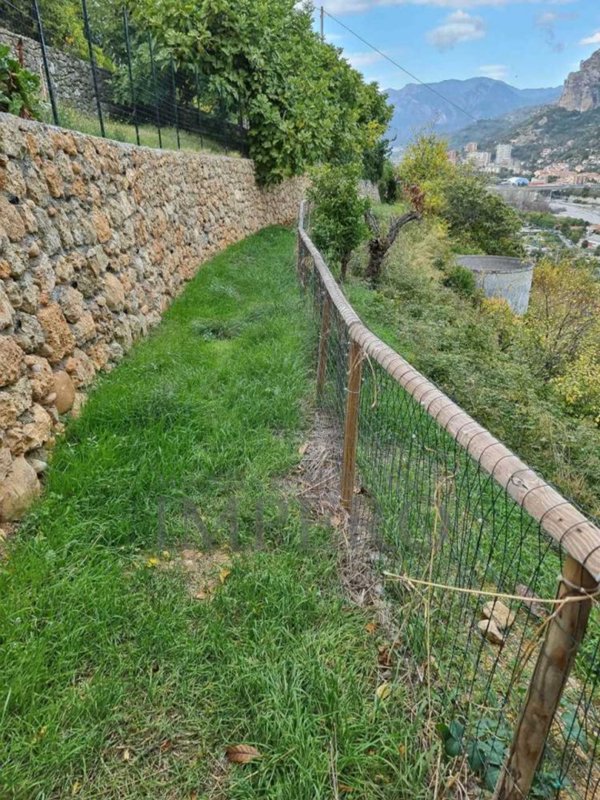 locale di sgombero in vendita a Ventimiglia