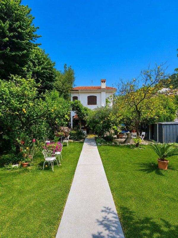 casa indipendente in vendita a Ventimiglia in zona Porra