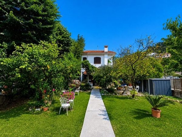casa indipendente in vendita a Ventimiglia