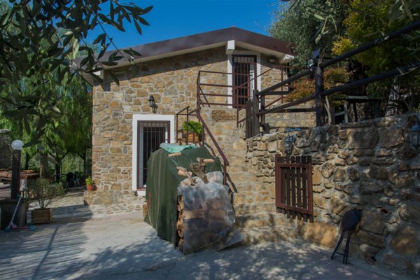 casa indipendente in vendita a Ventimiglia in zona Verrandi
