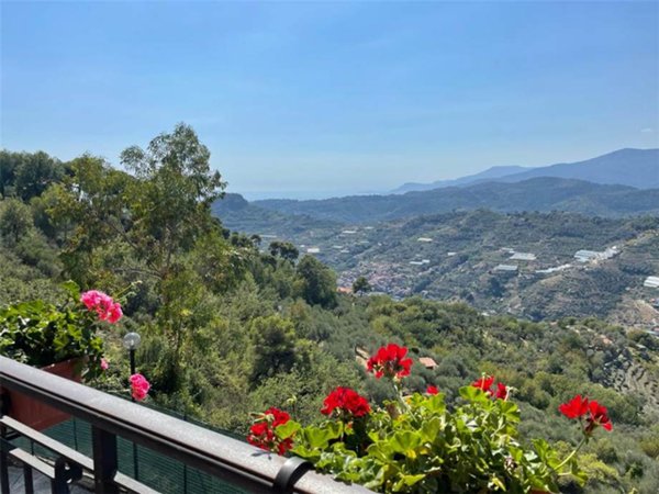 casa indipendente in vendita a Ventimiglia