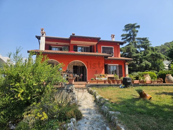 casa indipendente in vendita a Ventimiglia in zona Porra