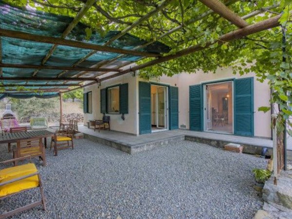 casa indipendente in vendita a Ventimiglia in zona Varase