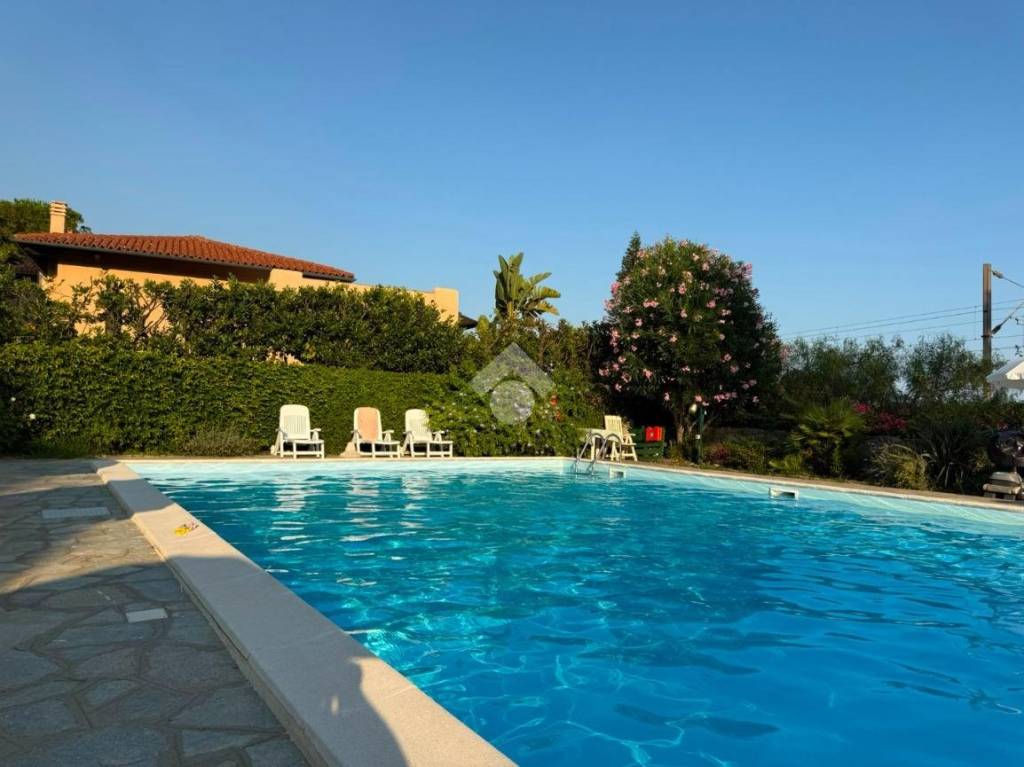 appartamento in vendita a Ventimiglia in zona Latte