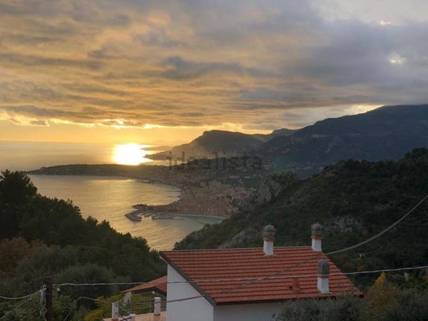 casa indipendente in vendita a Ventimiglia in zona Mortola Superiore