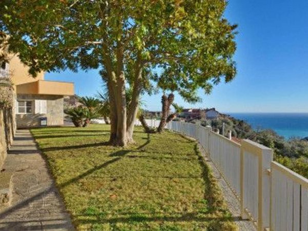 casa indipendente in vendita a Ventimiglia in zona San Lorenzo