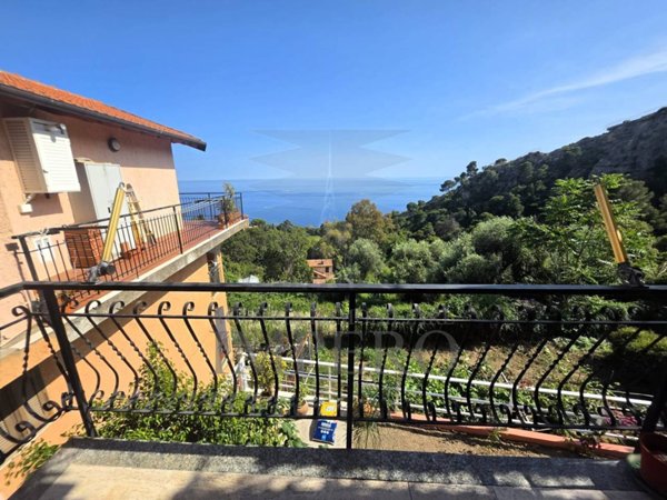 appartamento in vendita a Ventimiglia in zona Mortola Inferiore