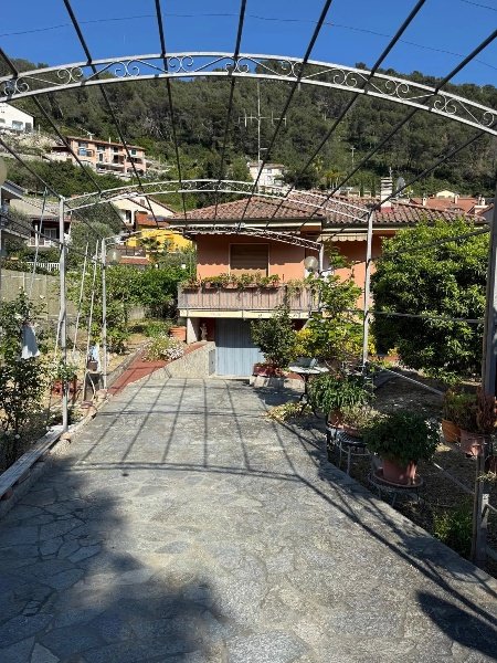 casa indipendente in vendita a Ventimiglia in zona Varase