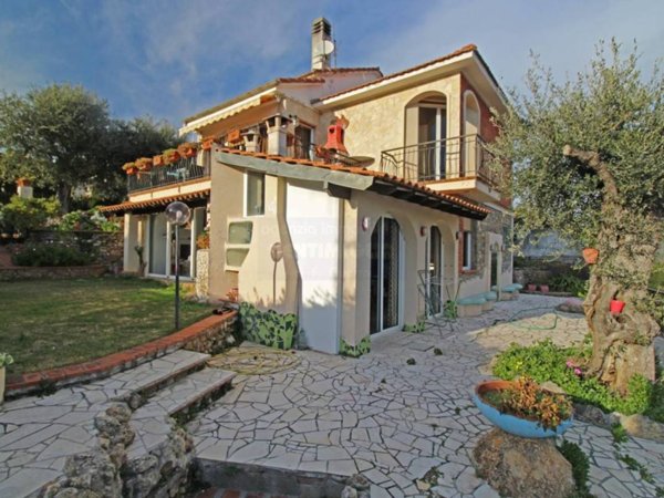 casa indipendente in vendita a Ventimiglia in zona Seglia / San Bernardo