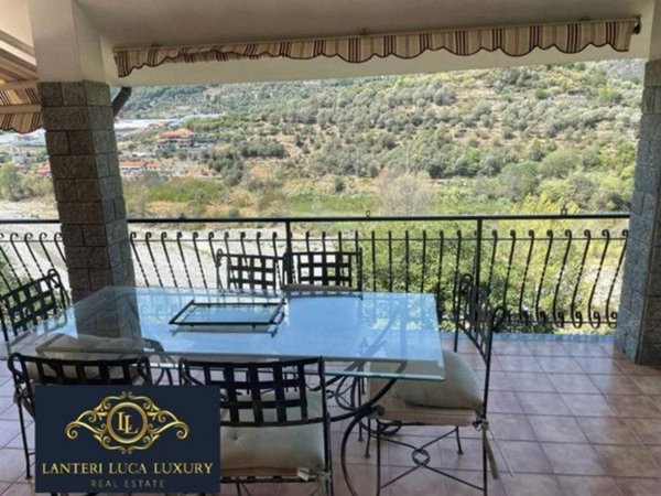 casa indipendente in vendita a Ventimiglia in zona Porra
