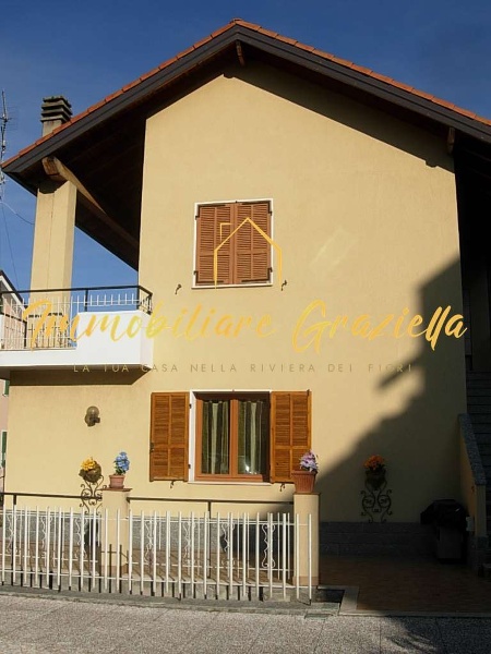 casa indipendente in vendita a Ventimiglia