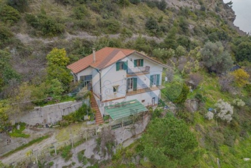 casa indipendente in vendita a Ventimiglia