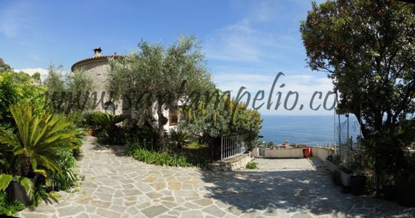 casa indipendente in vendita a Ventimiglia in zona Latte