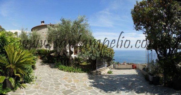casa indipendente in vendita a Ventimiglia in zona Mortola Inferiore