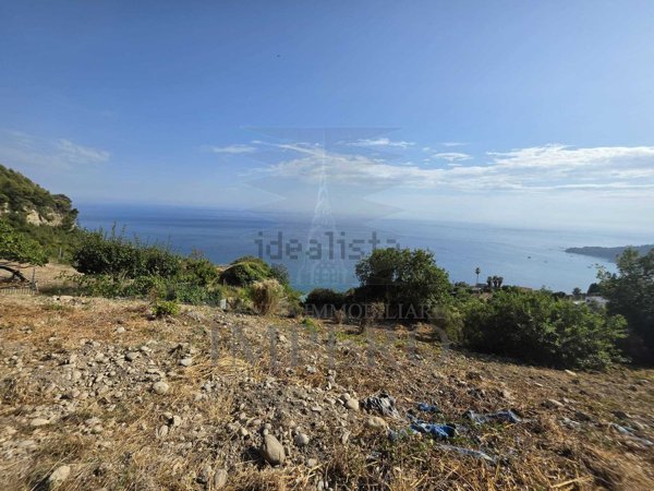 casa indipendente in vendita a Ventimiglia in zona Latte