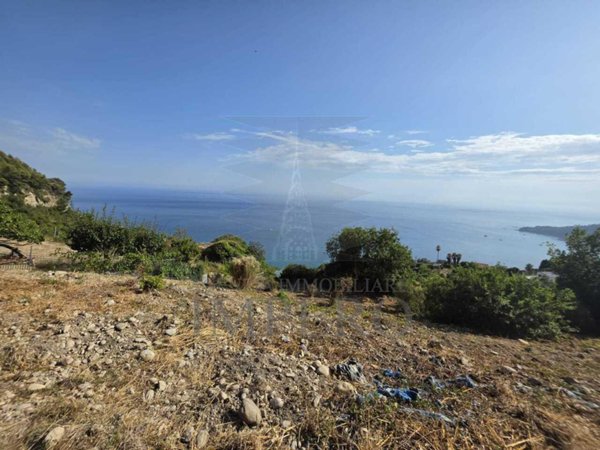 casa indipendente in vendita a Ventimiglia in zona Latte