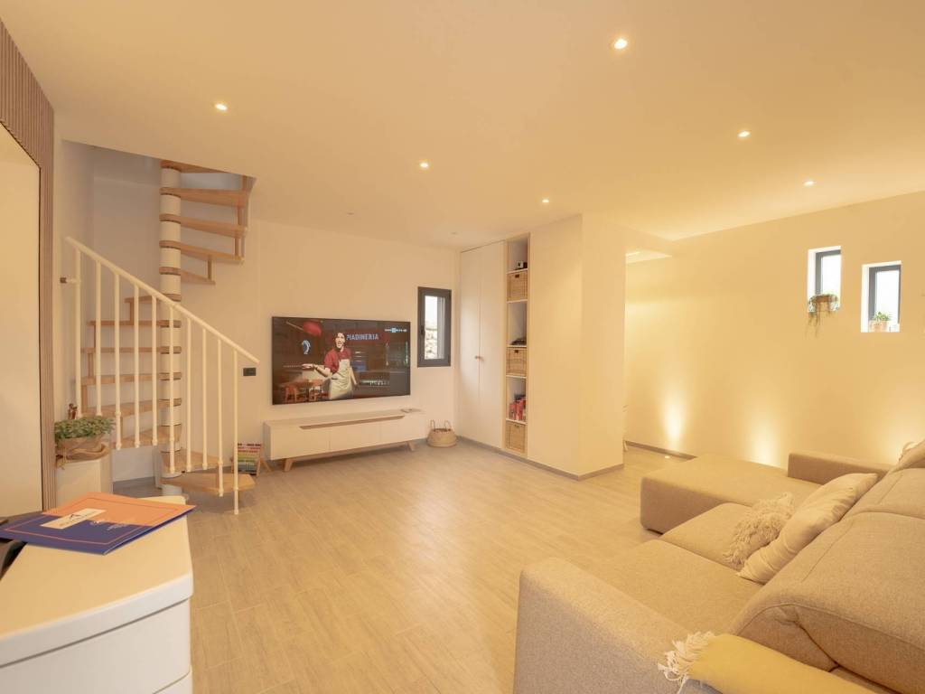 casa indipendente in vendita a Ventimiglia in zona Latte