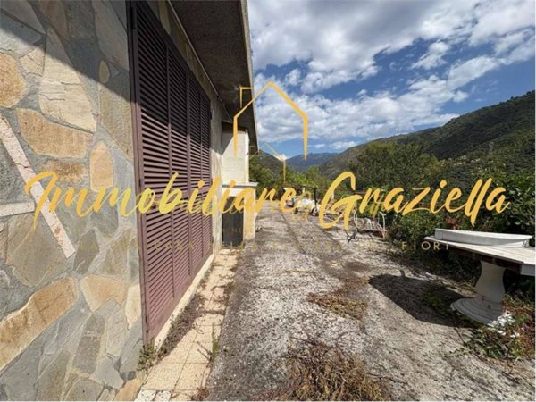 locale commerciale in vendita a Ventimiglia in zona Calvo