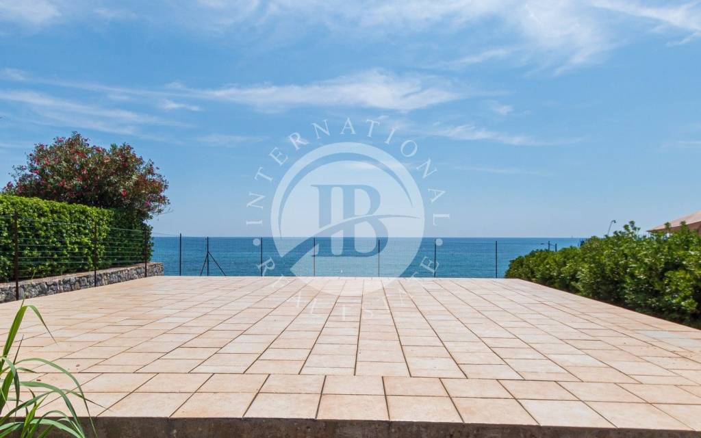 casa indipendente in vendita a Ventimiglia