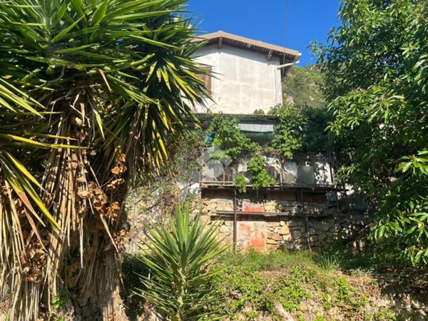 casale in vendita a Ventimiglia in zona Varase