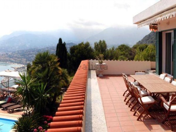 casa indipendente in vendita a Ventimiglia in zona Grimaldi