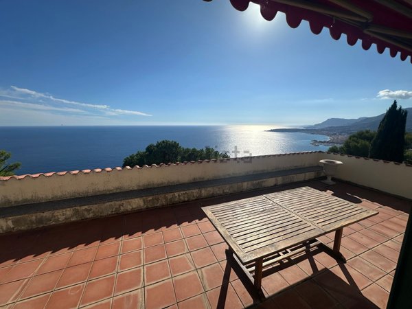 casa indipendente in vendita a Ventimiglia in zona Grimaldi