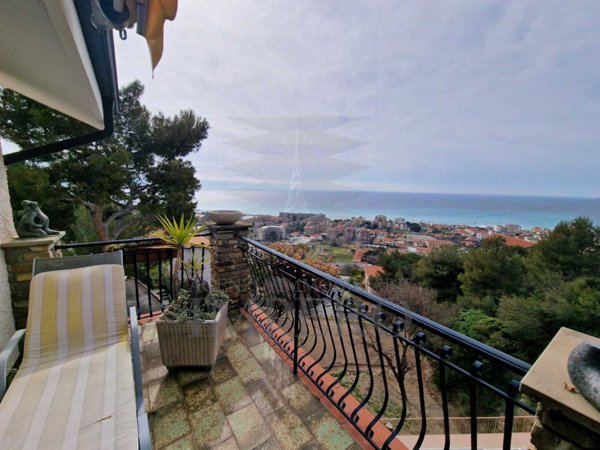 casa indipendente in vendita a Ventimiglia