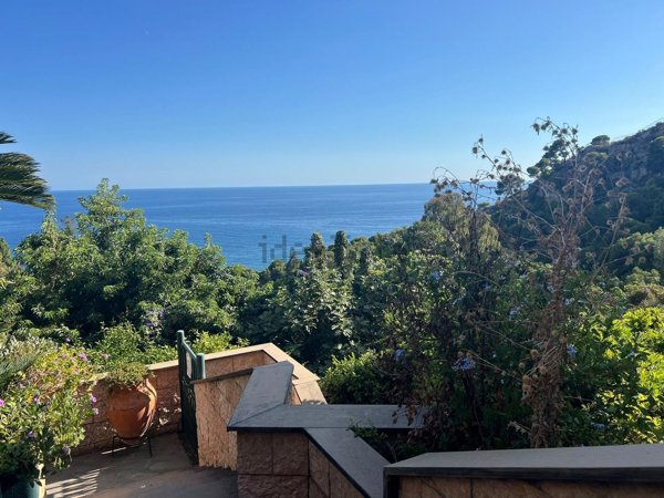 appartamento in vendita a Ventimiglia in zona Mortola Inferiore