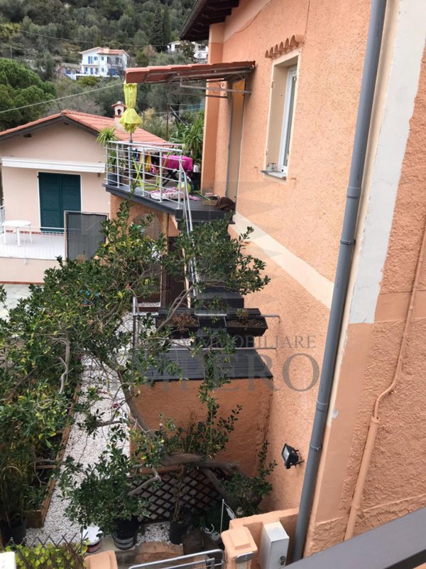 casa indipendente in vendita a Ventimiglia in zona Mortola Superiore