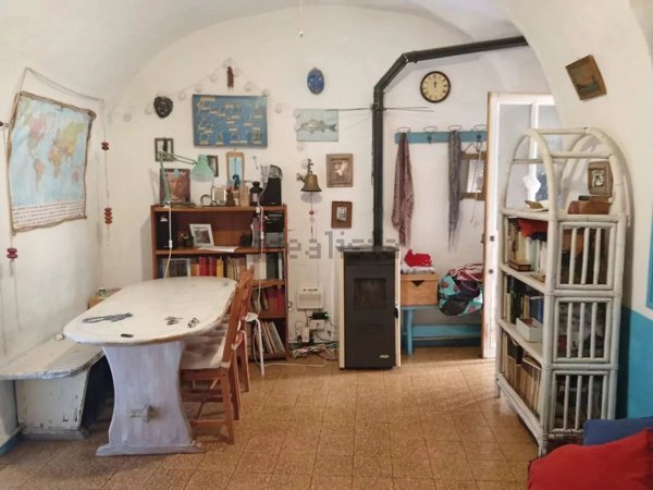 appartamento in vendita a Ventimiglia in zona Mortola Inferiore