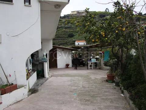 appartamento in vendita a Ventimiglia in zona Latte
