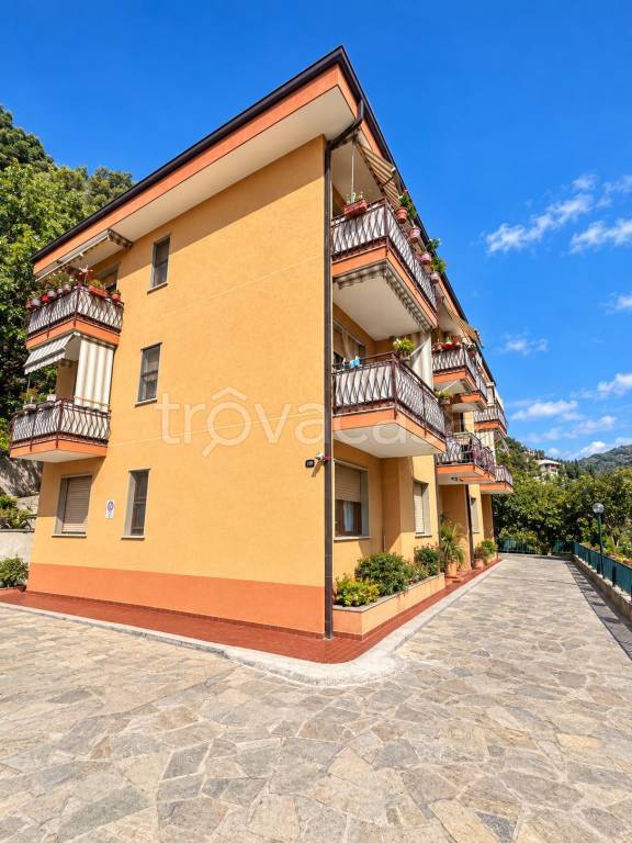 appartamento in vendita a Ventimiglia in zona Seglia / San Bernardo