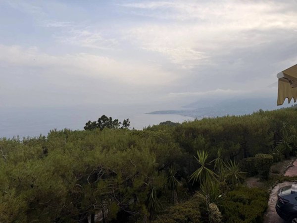 appartamento in vendita a Ventimiglia in zona Mortola Superiore