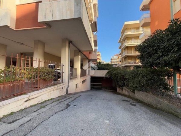 box auto in vendita a Ventimiglia